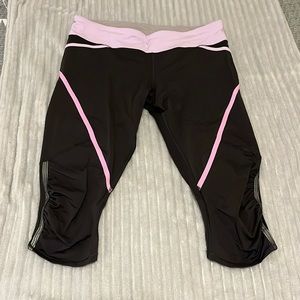Women’s Lululemon cropped yoga pants